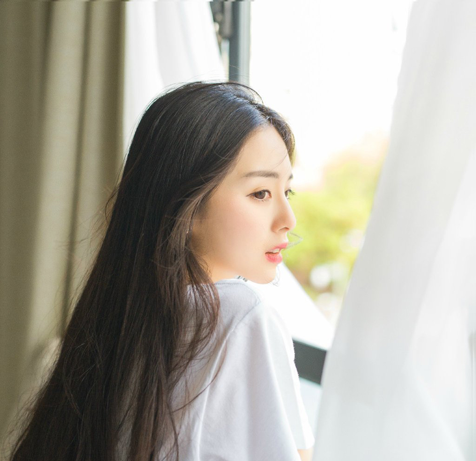 说话间，手中令旗却是连连挥动，三千精锐迅速拍成三排，在地方并不算宽广的盆地地带开始向对方进行权限碾压，一把把早已上好了箭匣的连弩隔着三百步就开始射箭，却见对面阵中迅速取出一面面滕盾。
